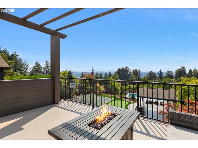 9833 Se EASTVIEW Dr, Happy Valley, OR 97086