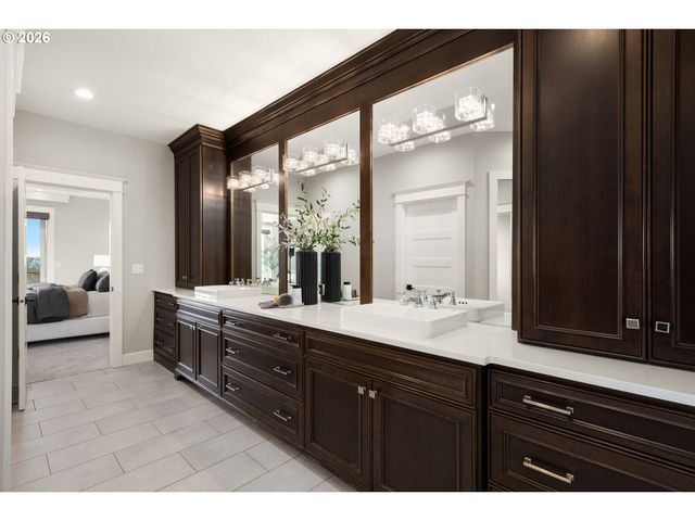 9833 Se EASTVIEW Dr, Happy Valley, OR 97086
