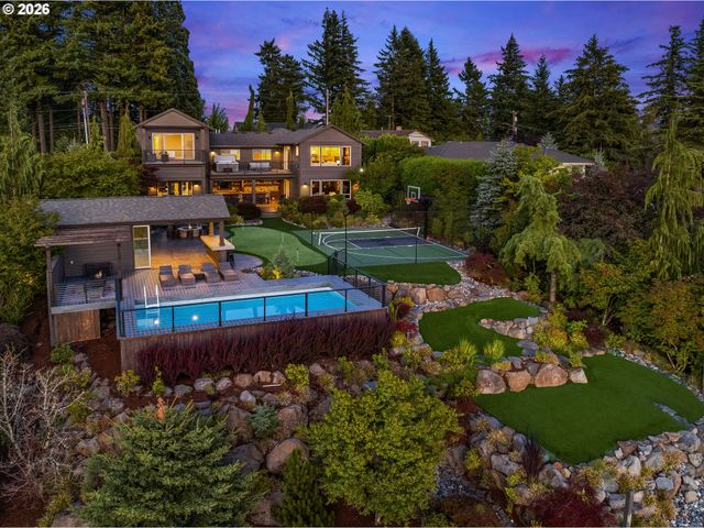 9833 Se EASTVIEW Dr, Happy Valley, OR 97086