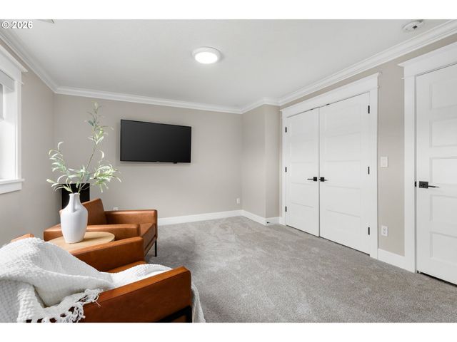 9833 Se EASTVIEW Dr, Happy Valley, OR 97086