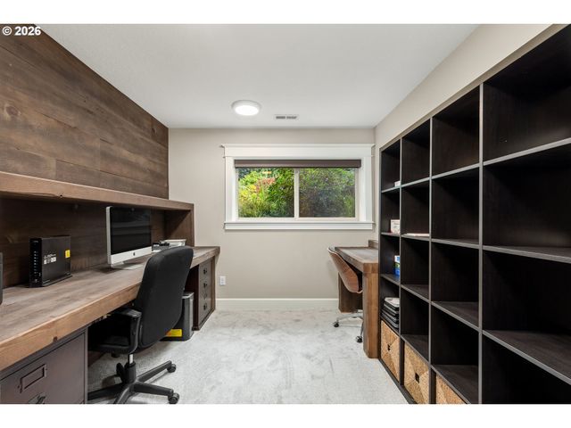 9833 Se EASTVIEW Dr, Happy Valley, OR 97086