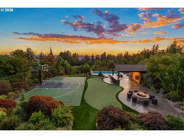 9833 Se EASTVIEW Dr, Happy Valley, OR 97086