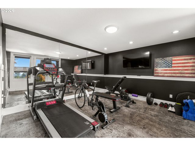 9833 Se EASTVIEW Dr, Happy Valley, OR 97086