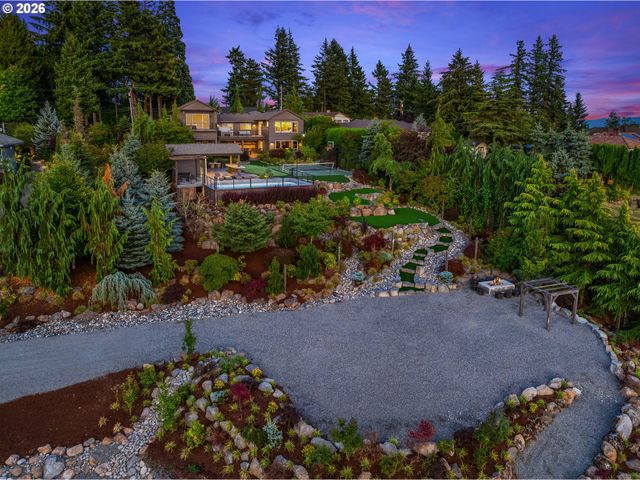 9833 Se EASTVIEW Dr, Happy Valley, OR 97086