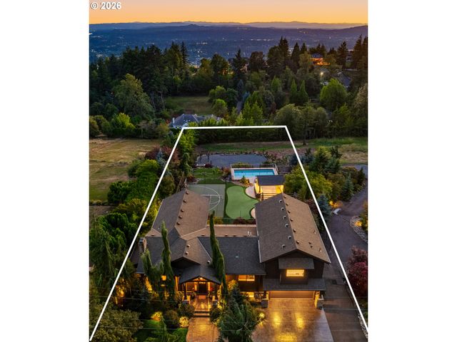 9833 Se EASTVIEW Dr, Happy Valley, OR 97086