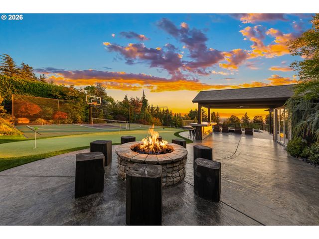 9833 Se EASTVIEW Dr, Happy Valley, OR 97086