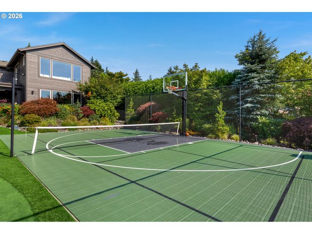 9833 Se EASTVIEW Dr, Happy Valley, OR 97086