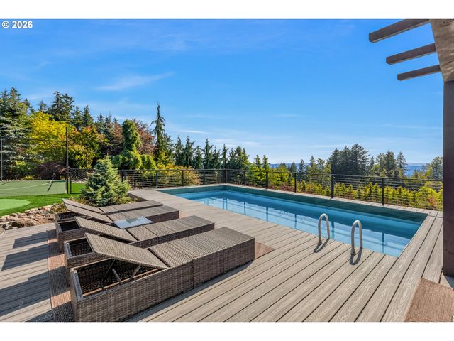 9833 Se EASTVIEW Dr, Happy Valley, OR 97086