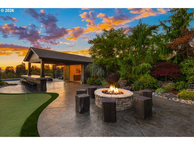 9833 Se EASTVIEW Dr, Happy Valley, OR 97086