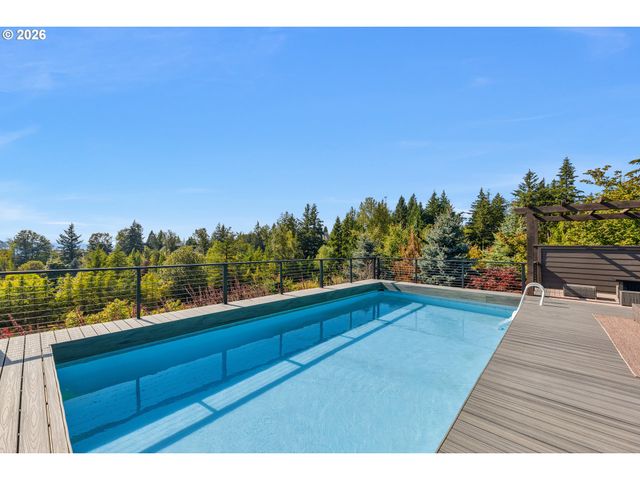 9833 Se EASTVIEW Dr, Happy Valley, OR 97086