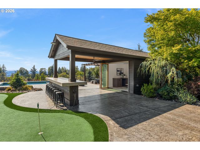 9833 Se EASTVIEW Dr, Happy Valley, OR 97086