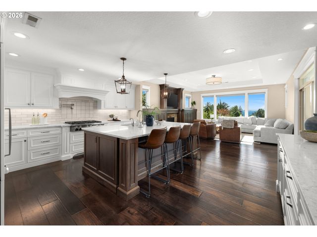 9833 Se EASTVIEW Dr, Happy Valley, OR 97086
