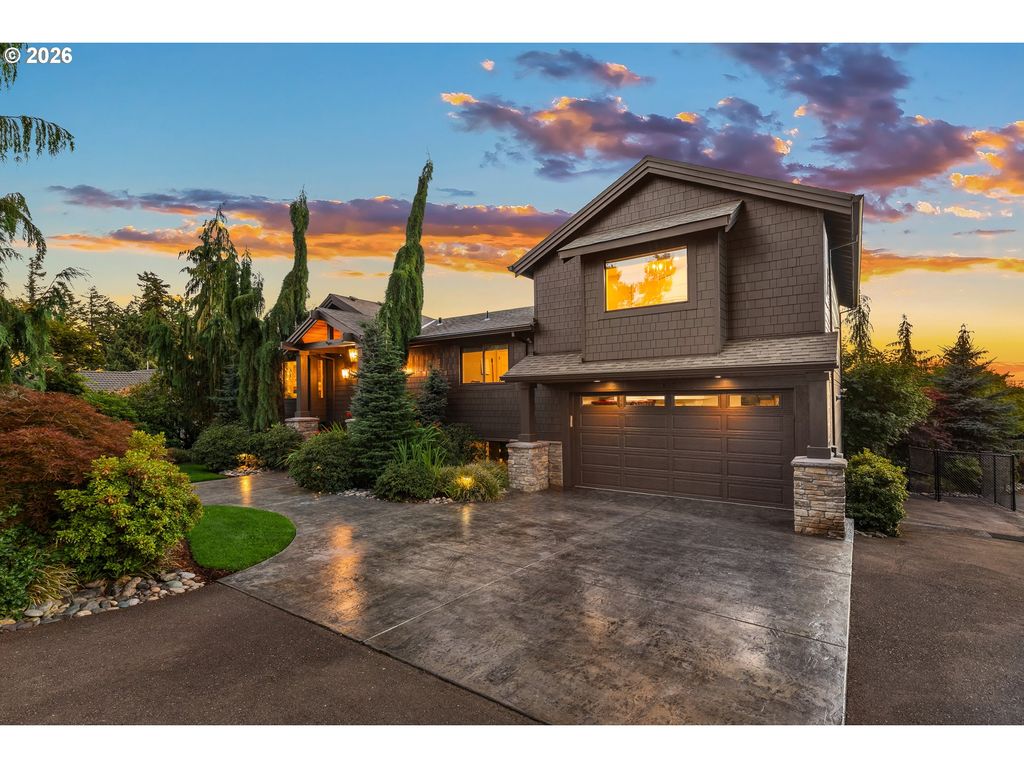 9833 Se EASTVIEW Dr, Happy Valley, OR 97086