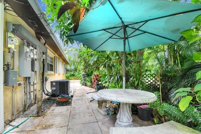 1853 Service Road, North Palm Beach, FL 33408