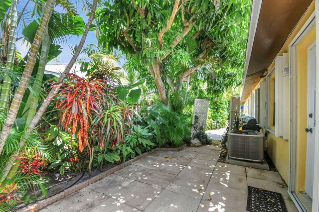 1853 Service Road, North Palm Beach, FL 33408