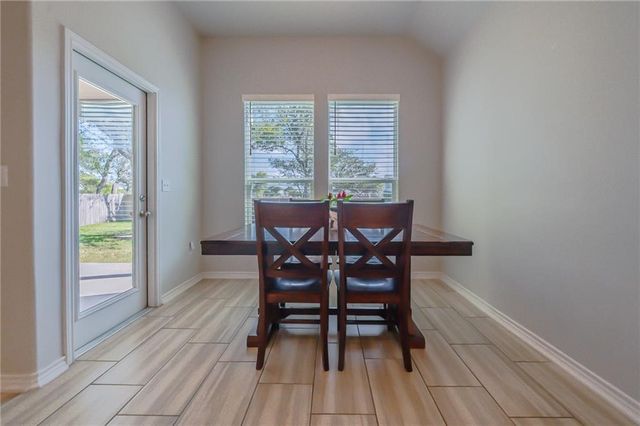 125 Shadow Moss, Rockport, TX 78382