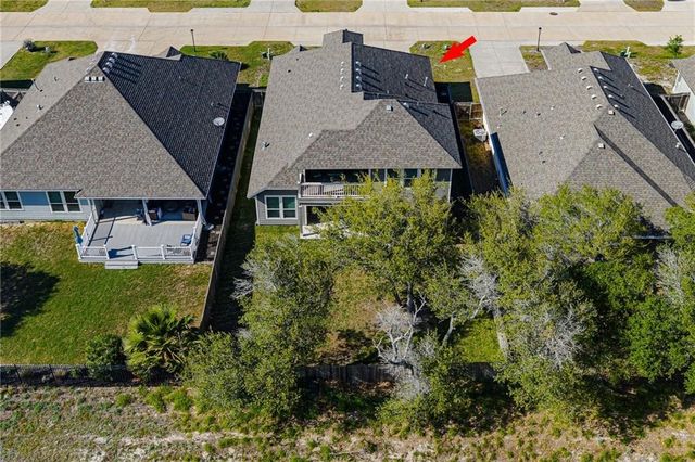 125 Shadow Moss, Rockport, TX 78382