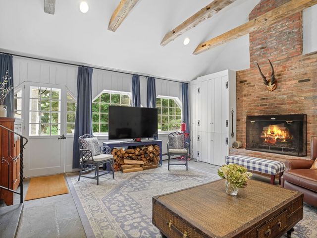 15 Stanwich Lane, Greenwich, CT 06830