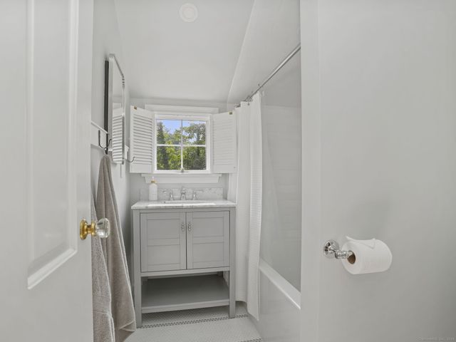 15 Stanwich Lane, Greenwich, CT 06830