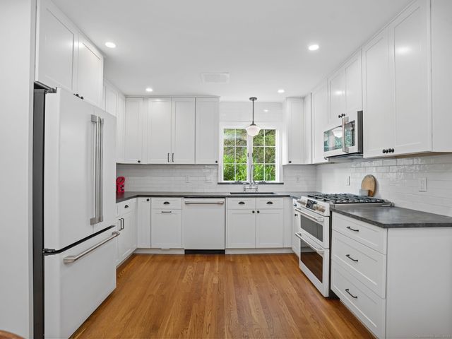 15 Stanwich Lane, Greenwich, CT 06830