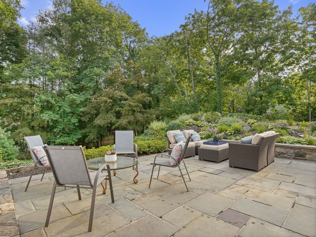 15 Stanwich Lane, Greenwich, CT 06830