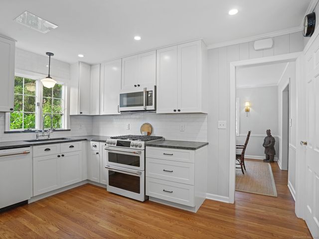15 Stanwich Lane, Greenwich, CT 06830