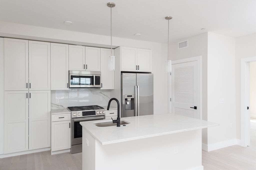 425 Border St. 501, Boston, MA 02128