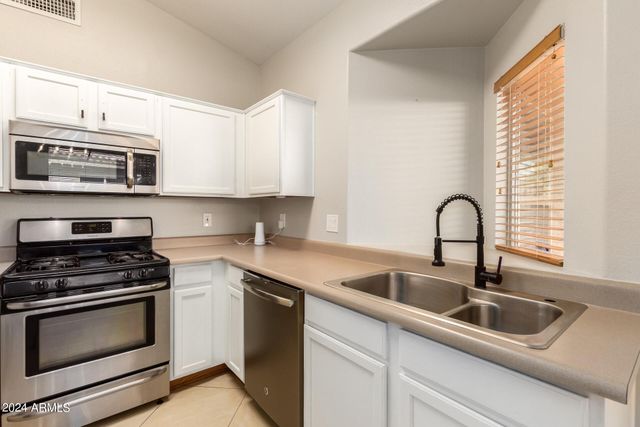 3212 E ORAIBI Drive, Phoenix, AZ 85050