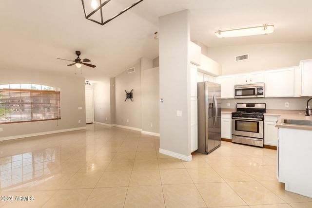 3212 E ORAIBI Drive, Phoenix, AZ 85050