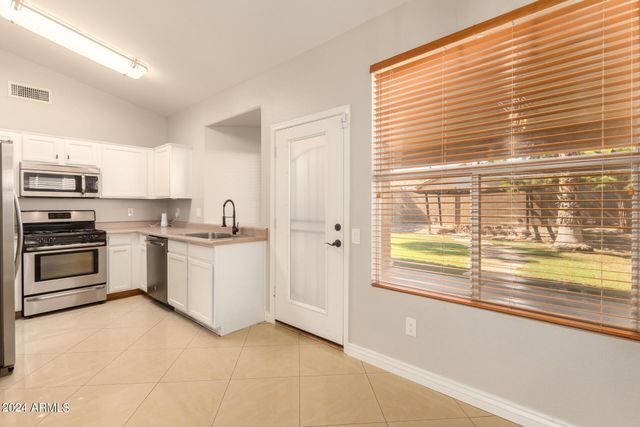 3212 E ORAIBI Drive, Phoenix, AZ 85050