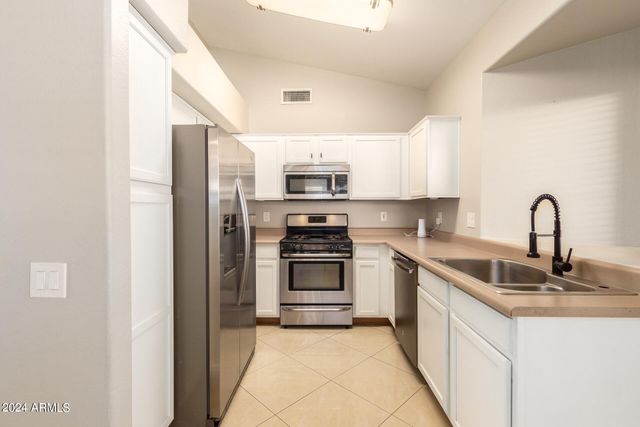 3212 E ORAIBI Drive, Phoenix, AZ 85050