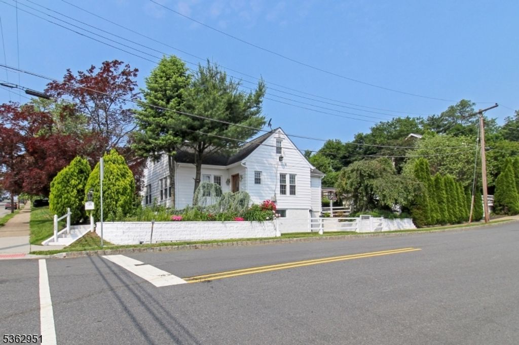 105 Penn Ave, Dover Town, NJ 07801