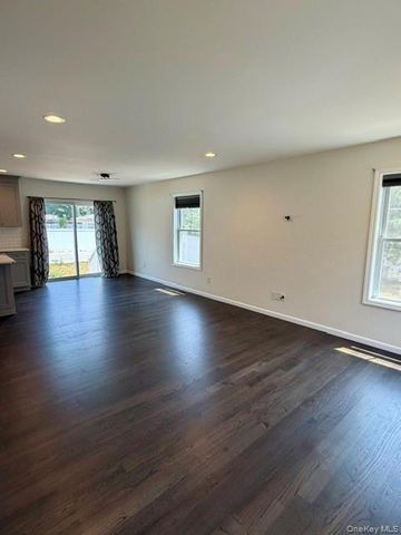 15 Comet Place, Patchogue, NY 11772