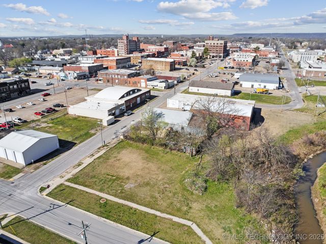 311 E 5th Street, Okmulgee, OK 74447