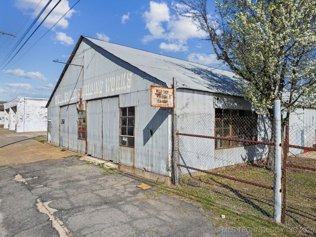 311 E 5th Street, Okmulgee, OK 74447