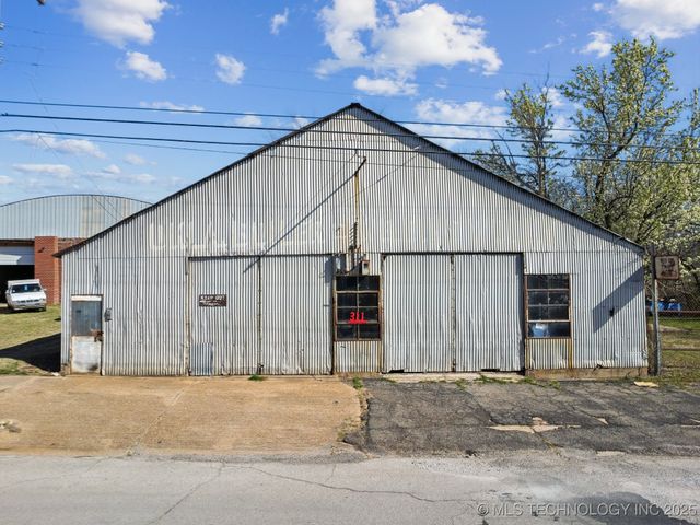 311 E 5th Street, Okmulgee, OK 74447