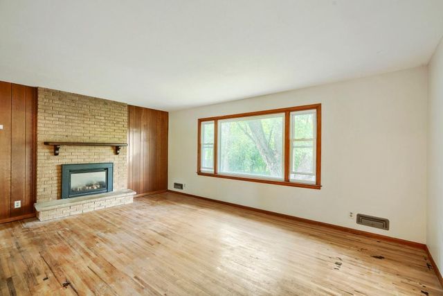 116 Hayes Road, Apple Valley, MN 55124