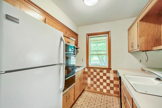 116 Hayes Road, Apple Valley, MN 55124