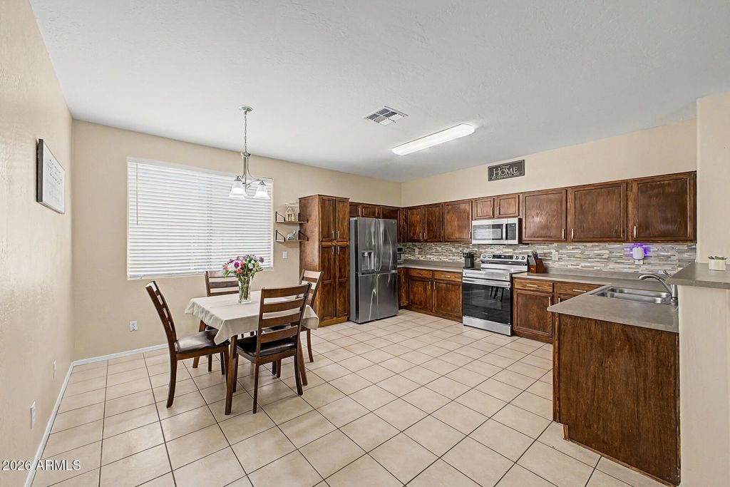 Image 13 of property listing at 20940 E DESERT HILLS Boulevard, Queen Creek, AZ 85142