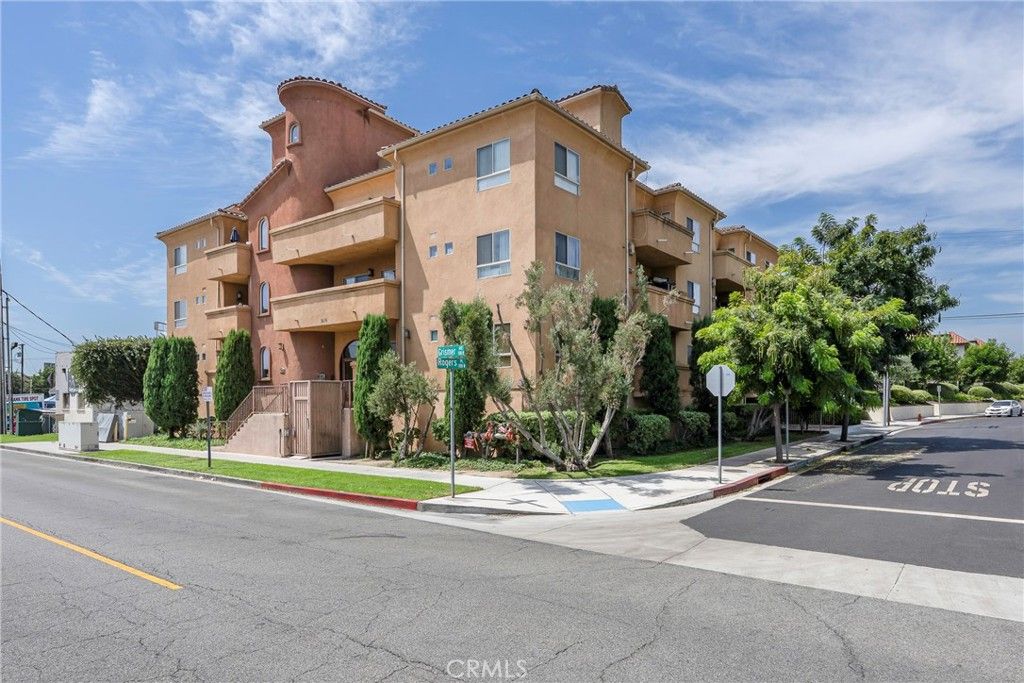 1515 Grismer 202, Burbank, CA 91504 — photo 2