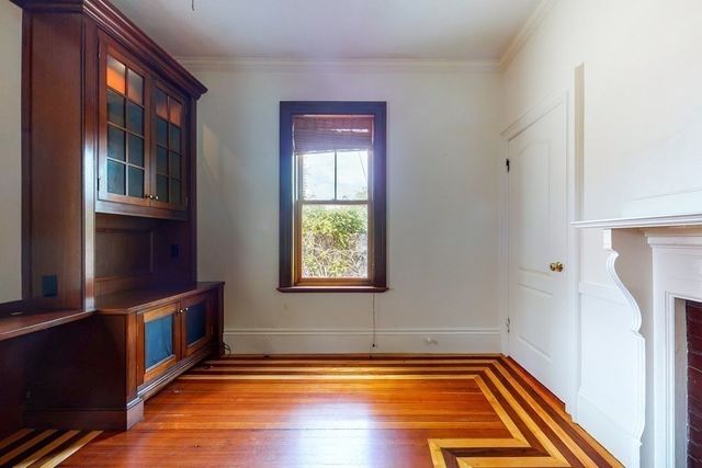 21 Robertson St, Quincy, MA 02169