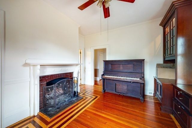 21 Robertson St, Quincy, MA 02169