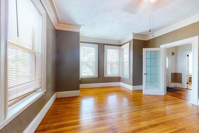 21 Robertson St, Quincy, MA 02169