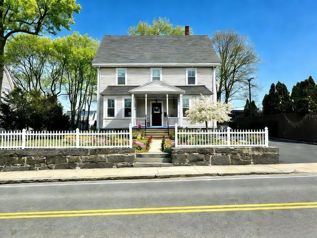21 Robertson St, Quincy, MA 02169