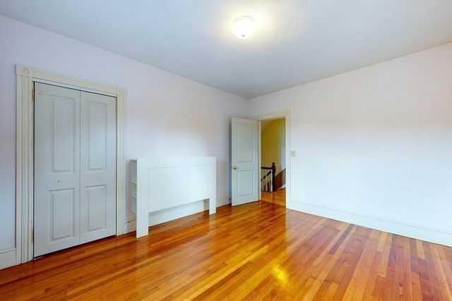 21 Robertson St, Quincy, MA 02169