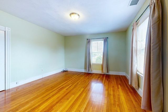 21 Robertson St, Quincy, MA 02169