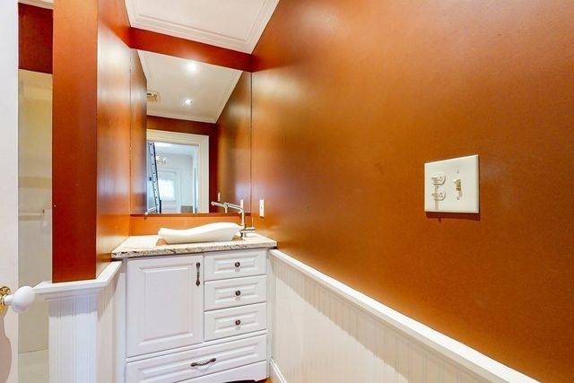 21 Robertson St, Quincy, MA 02169