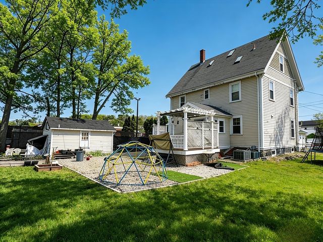 21 Robertson St, Quincy, MA 02169
