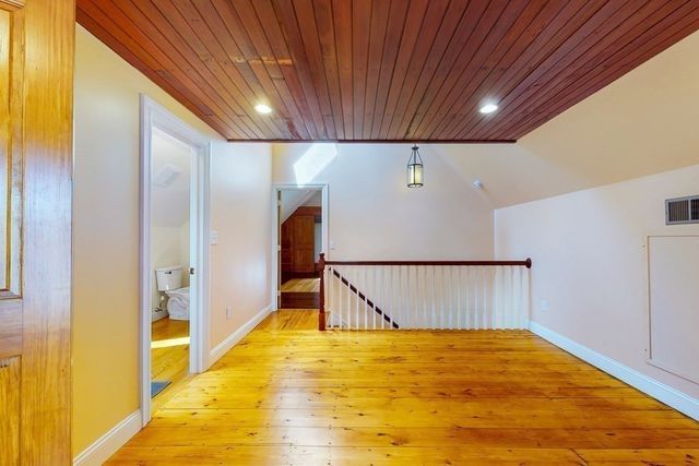 21 Robertson St, Quincy, MA 02169