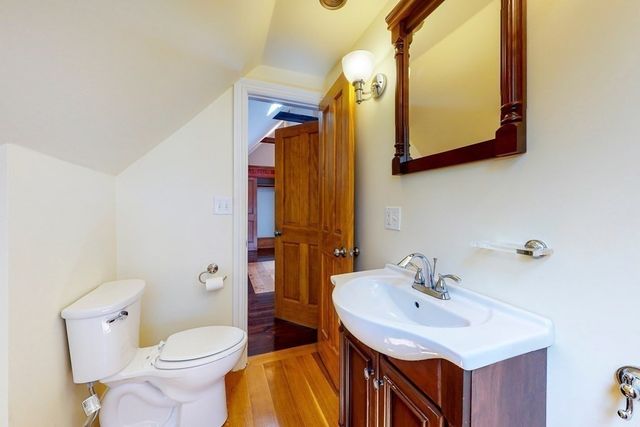 21 Robertson St, Quincy, MA 02169